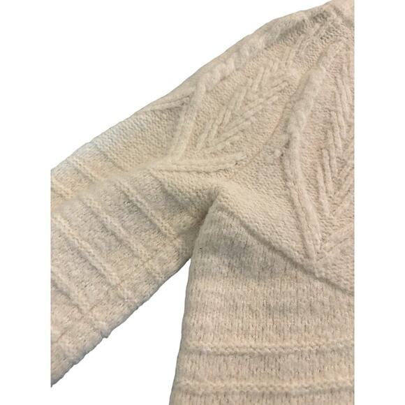 Universal Thread Women's Cream Ivory Chunky Knit Pull Over Sweater Size M - Picture 2 of 8